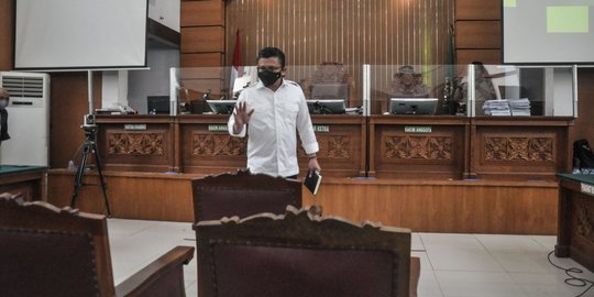 Beda Gaya Ferdy Sambo Cs dan Richard Eliezer Saat Sidang Vonis