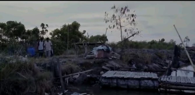 film tentang kampung tirang