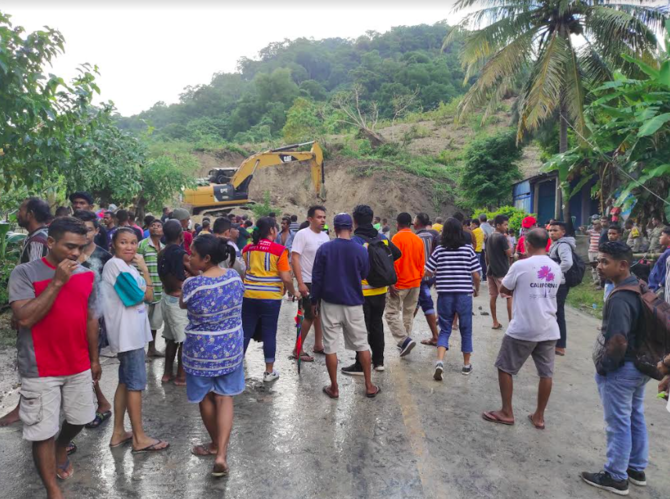 longsor di jalan kupang timor leste