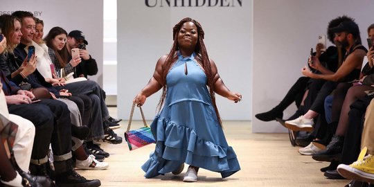 Gaya Model Difabel Tampil di London Fashion Week
