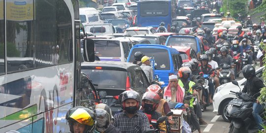 Lalu Lintas Kawasan Puncak Padat, Polisi Terapkan One Way Arah Jakarta ...