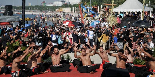 tari kecak