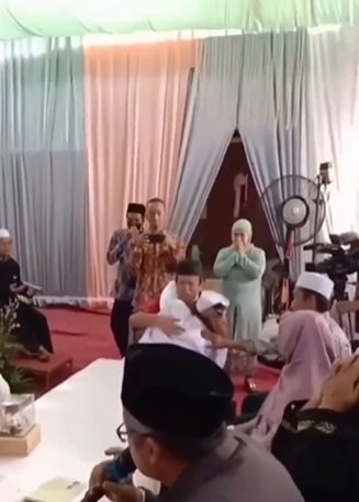 pengantin pria lari sambil nangis usai ijab kabul bikin sedih ternyata ini sebabnya