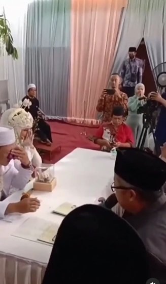 pengantin pria lari sambil nangis usai ijab kabul bikin sedih ternyata ini sebabnya