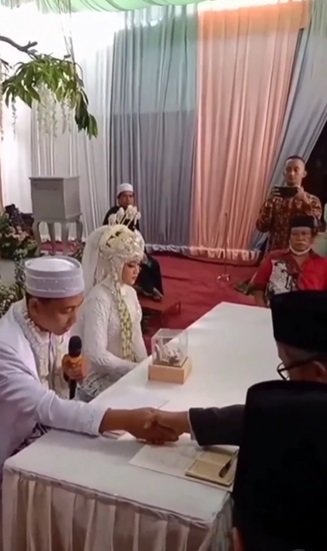 pengantin pria lari sambil nangis usai ijab kabul bikin sedih ternyata ini sebabnya