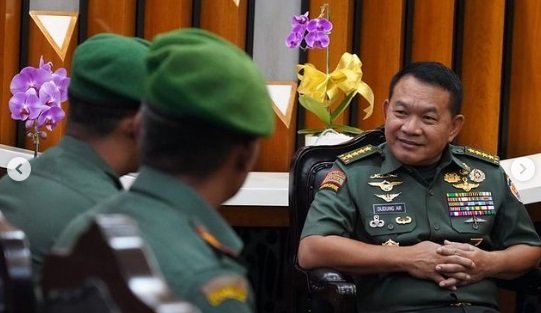 aksi sigap babinsa tni terjun ke sungai kejar penjahat sampai telinga kasad dudung