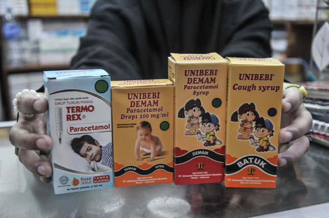 dampak larangan obat sirop anak bagi pedagang pasar pramuka