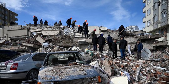 Suami Istri 12 Hari Terkubur Reruntuhan Gempa Turki, Begini Caranya Bertahan Hidup