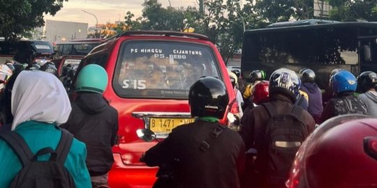 Penyebab Traffic Light Bawah Flyover Pasar Rebo Mati Buat Lalu Lintas Macet Parah Merdeka Com