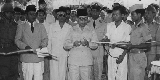 Potret Kunjungan Bung Hatta di Sumatera tahun 1953, Resmikan Sekolah Polisi Negara