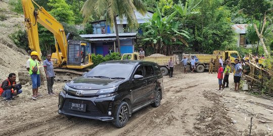 Usai Longsor, Jalur Trans Timor Baru Bisa Dilalui Kendaraan Kecil