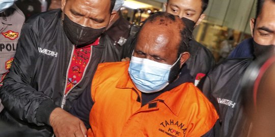 Usai Diperiksa, Ricky Ham Pagawak Tertunduk Lesu Kenakan Rompi Tahanan KPK