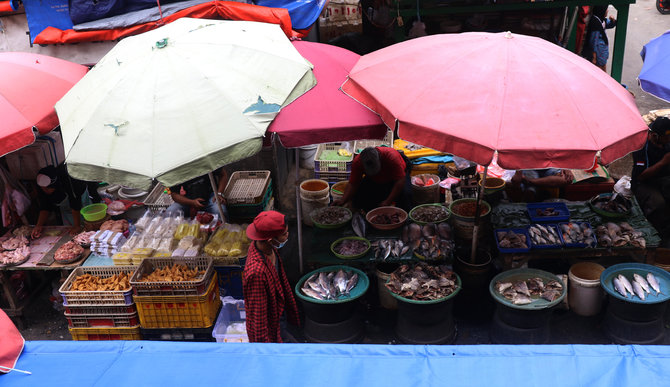 pasar tradisional terapkan pembatasan aktivitas