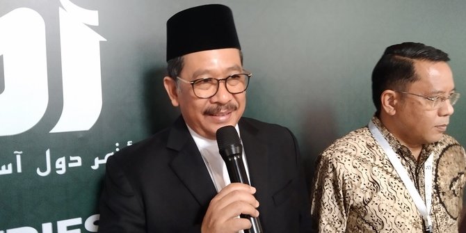 Wamenag Ingatkan Lembaga Pengelola Zakat Tidak Berpolitik