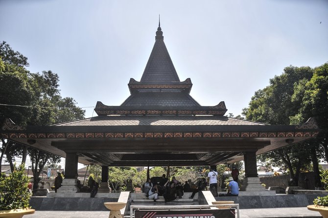 berziarah ke makam bung karno di blitar