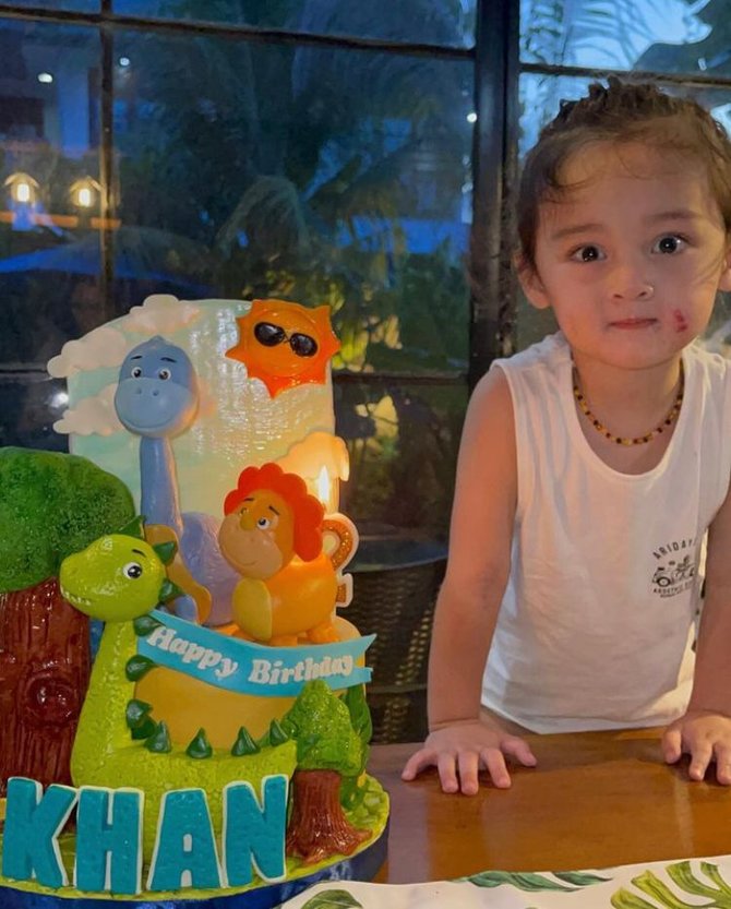 momen ultah anak kedua eza gionino lsquocinta setelah cintarsquo dirayakan bareng keluarga