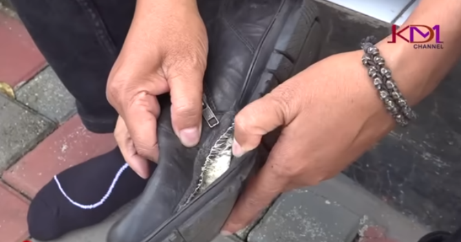 dedi mulyadi ngesol sepatu di pinggir jalan