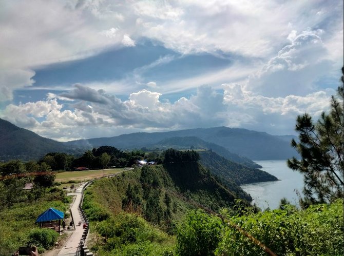 spot wisata di sekitar danau toba