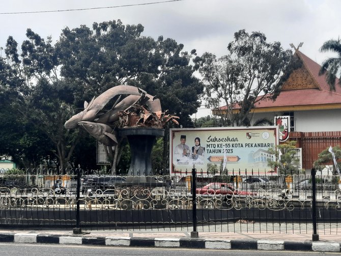 tugu ikan selain si pekanbaru patah