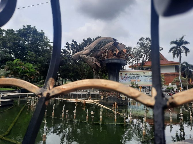 tugu ikan selain si pekanbaru patah