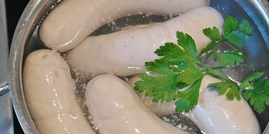 6 Resep Sosis Homemade Enak dan Mudah, Inspirasi Stok Lauk Frozen