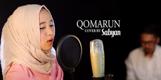 Lirik Lagu Sholawat Qomarun - Sabyan