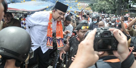 Antusiasme Pendukung Sambut Pawai Anies Baswedan Naik Delman Tiba di Kantor DPP PKS