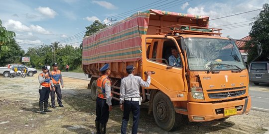 Jadi Perusak Jalan, 4.353 Truk Kelebihan Muatan di Riau Ditilang