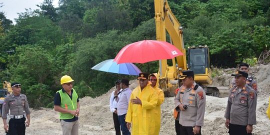 Polisi Terapkan Sistem Buka Tutup di Jalur Trans Timor Akibat Longsor