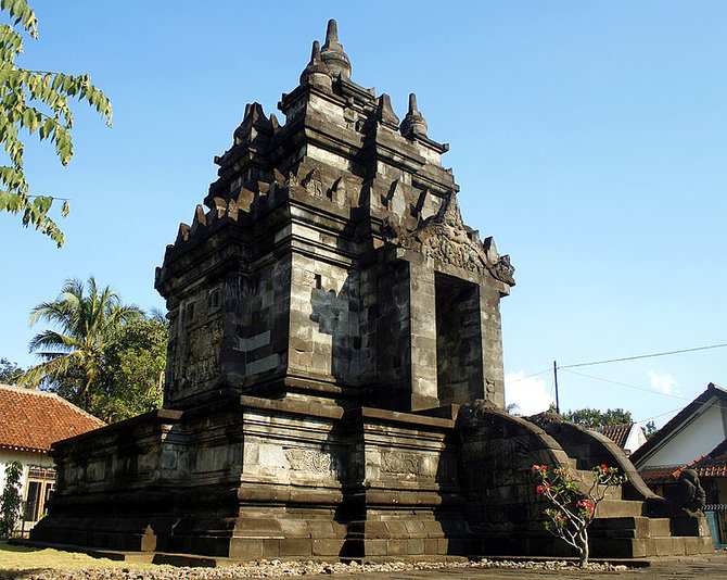 7 candi peninggalan kerajaan mataram kuno yang masih terawat sampai sekarang
