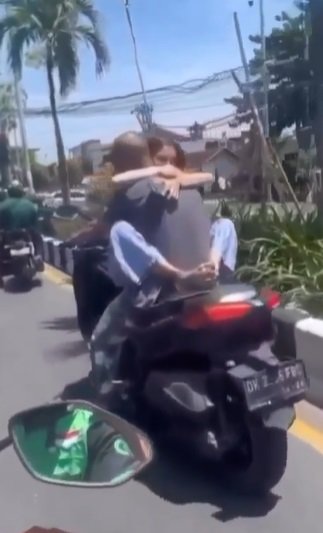 video meresahkan pasangan bule di bali saat berkendara aksinya ramai jadi sorotan