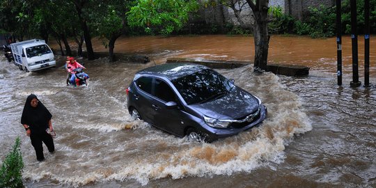 Hujan Lebat Sejak Semalam, Duta Kranji Bekasi Terendam Banjir