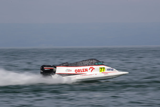 balap perahu cepat f1h20 di danau toba