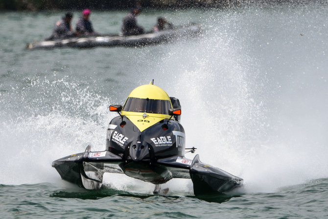 balap perahu cepat f1h20 di danau toba