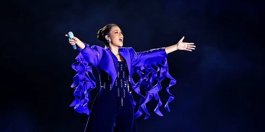 Aksi Raisa Cetak Sejarah Jadi Penyanyi Solo Wanita yang Gelar Konser di SUGBK Senayan