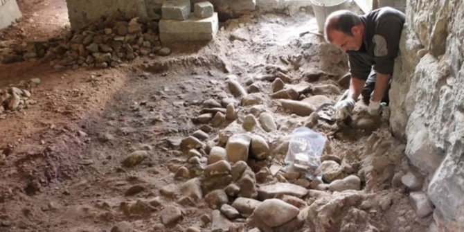 Enam Tengkorak Berusia 2.000 Tahun Ditemukan di Sebuah Lantai Dapur