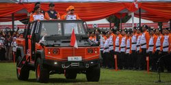 Gaya Anies Baswedan Bareng Elite PKS Naik Mobil Komando Cek Pasukan Apel Siaga