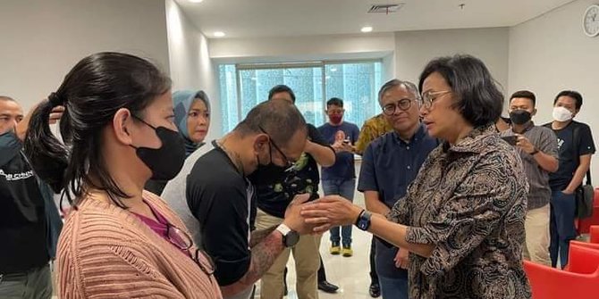 VIDEO: Sri Mulyani Jenguk David Korban Penganiayaan Dandy "Remuk Hati Saya"