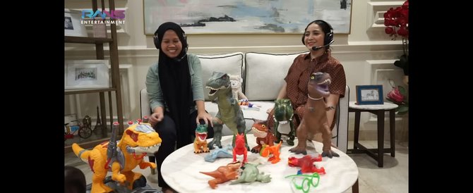 tingkah lucu sus rini beri nama mainan dinosaurus milik rayyanza nagita ngakak