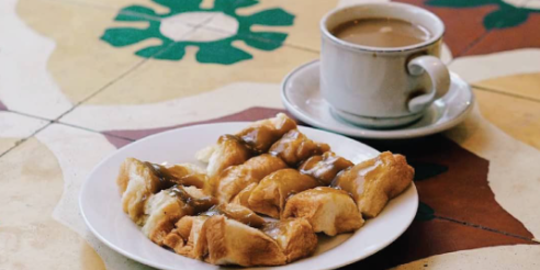 Menikmati Bandung Tempo Dulu di Kedai Purnama, Kopi Susu dan Roti Srikayanya Juara