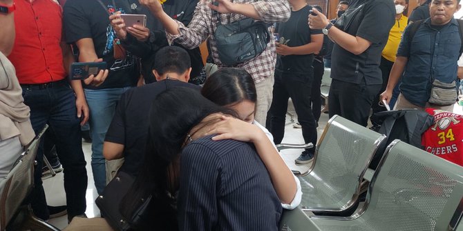 Hendra Kurniawan Divonis 3 Tahun Penjara, Tangis Putrinya Pecah di PN Jaksel