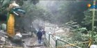 Dampak Cuaca Ekstrem di Jateng, dari Hujan Es hingga Pemotor Tersambar Petir