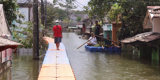 Hujan Deras Picu Banjir dan Longsor di Tangerang