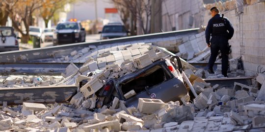 Bak Gempa, Badai Angin di Meksiko Mengganas Robohkan Tembok hingga Timpa Kendaraan