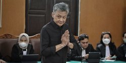 Senyum Wajah Hendra Kurniawan Usai Terima Vonis Hakim 3 Tahun Penjara