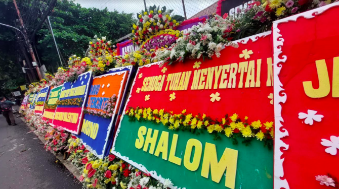 karangan bunga hendra kurniawan