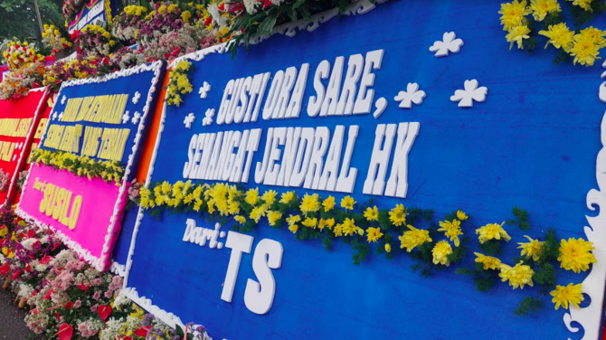 karangan bunga hendra kurniawan