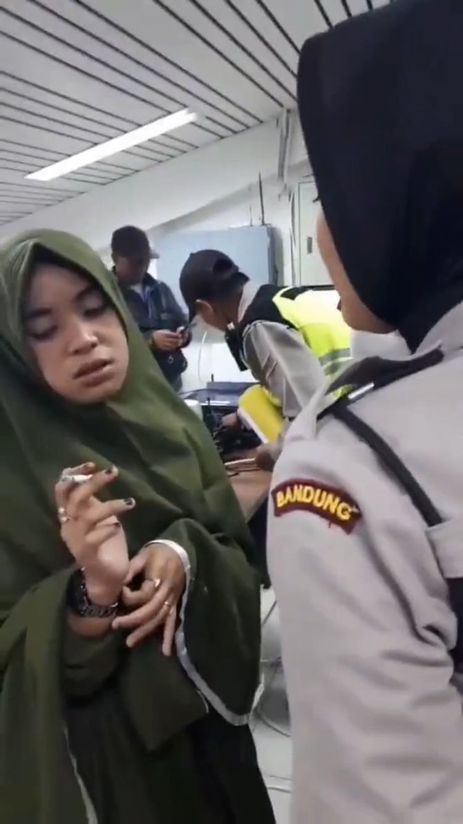 ridwan kamil unggah copet wanita yang tertangkap di masjid al jabbar pakai gamis
