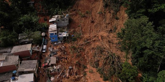 Satu Warga Meninggal Dunia Tertimbun Longsor di Malang