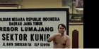 Bertelanjang Dada, Pemuda di Lumajang Nekat Joget di Markas Polisi